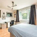 Super 1 Bed Flat Hoxton Zone 1
